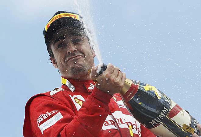 As se sinti Alonso en el podio tras ganar en Alemania.