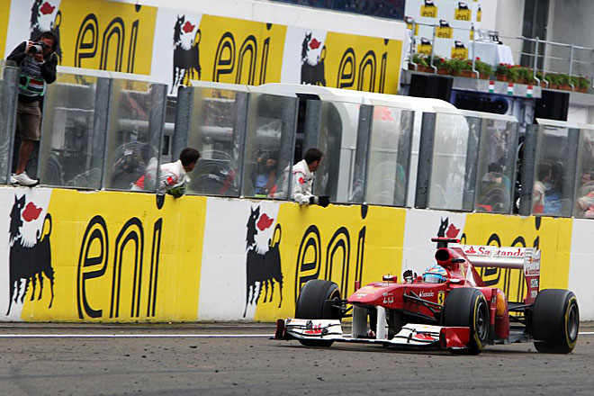 Fernando Alonso volvi a subir al cajn en Hungra en 2011 al acabar tercero, por detrs de Sebastian Vettel (segundo) y de Jenson Button (primero).