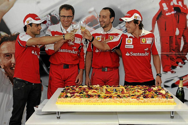 El 29 de julio de 2010 Fernando Alonso celebr junto a su compaero Felipe Massa y el resto del equipo Ferrari su 29 cumpleaos. Este ao tambin lo celebrar en Hungra ya que su efemride es el domingo, da de la carrera.