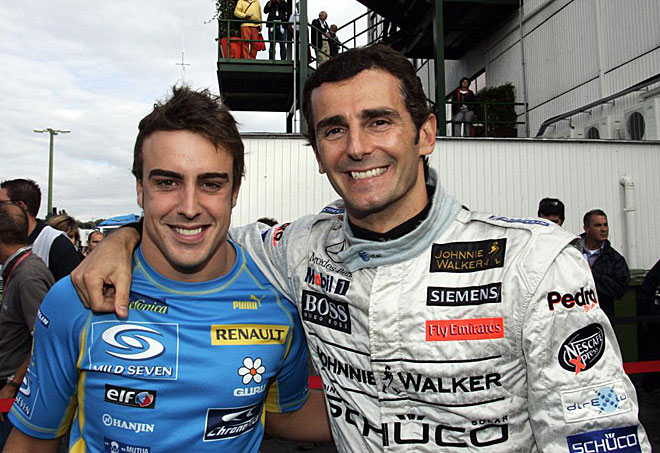 Pedro de la Rosa acab segundo el GP de Hungra de 2006 con McLaren y Fernando Alonso le felicit por su xito.