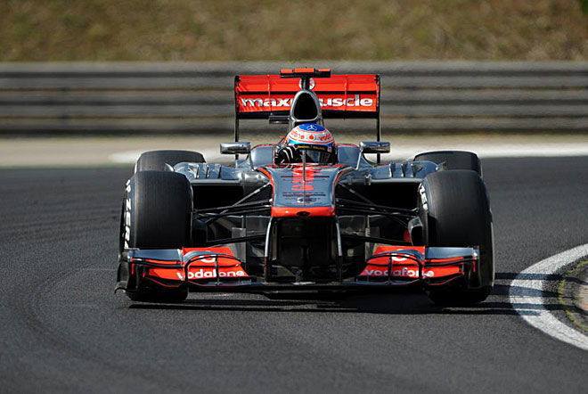 Lewis Hamilton se mostr imbatible en el arranque del GP de Hungra y fue el ms rpido en las dos sesiones tanto con neumticos duros como con blandos.