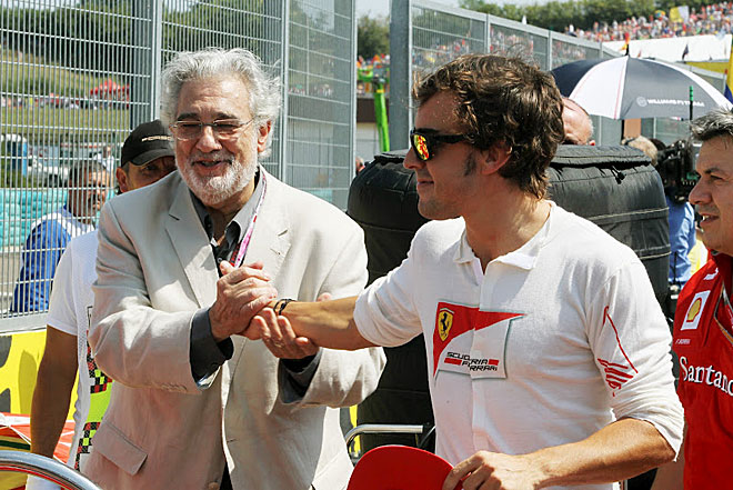El tenor Plcido Domingo estuvo en Hungaroring para apoyar a Fernando Alonso. Antes de la salida le pudo mandar nimos desde la parrilla.