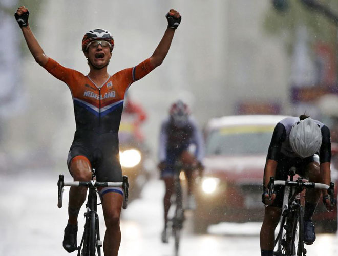 La holandesa Marianne Vos seguro que se ha sentido como una reina bajo la lluvia. El motivo: se ha proclamado campeona olmpica femenina de ciclismo en ruta.