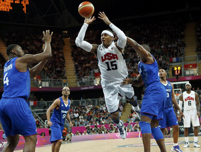 La seleccin estadounidense de baloncesto vol por encima de Francia en su estreno olmpico (98-71).