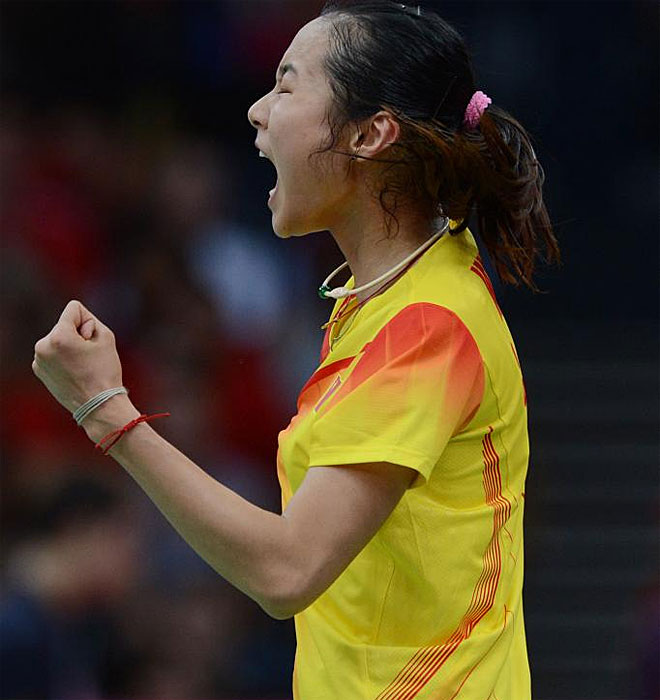 La china Wang Yihan festej as un punto en su partido de bdminton ante la canadiense Li Michele