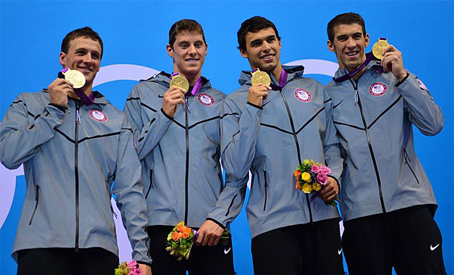 Tras dos platas, Phelps logr el oro en el 4x200m libres en Londres.