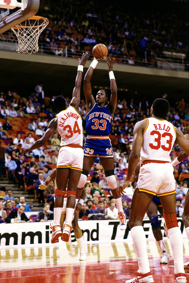 Patrick Ewing y Hakeem Olajuwon protagonizaron una de las mayores rivalidades en la historia de la NBA. El pvot de los Rockets fue la primera pared contra la que Ewing se estrell en su lucha por el anillo.