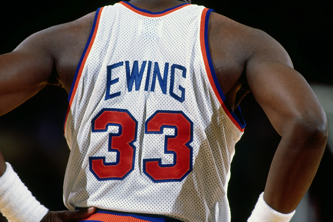 Aunque jug dos temporadas lejos de Nueva York, su nombre y su dorsal son parte de la historia de los Knicks. De hecho, su camiseta cuelga del Madison Square Garden como homenaje a uno de los ms grandes.