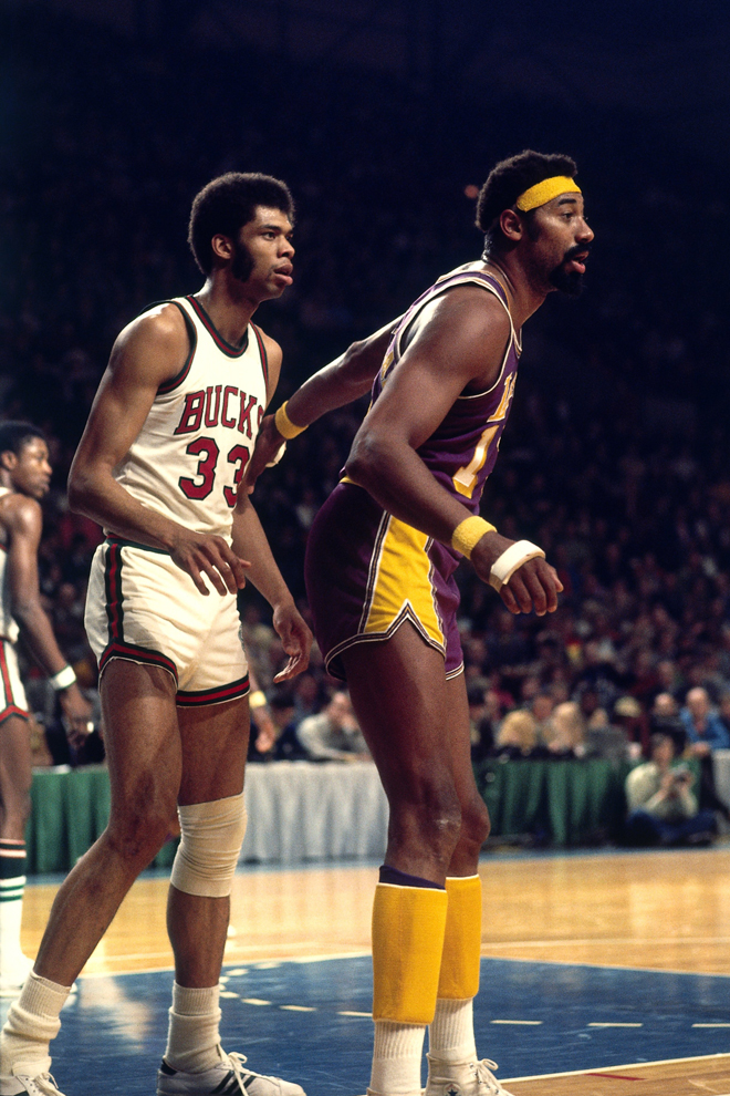Los Lakers siempre han contado con grandes jugadores en las posiciones interiores. Como Wilt Chamberlain. El hombre rcord de la NBA visti de amarillo durante cuatro temporadas y conquist el anillo en la ltima.