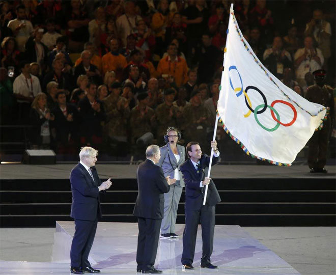 El alcalde de Londres cedi el testigo al de Rio de Janeiro, ciudad que albergar los Juegos Olmpicos de 2016.