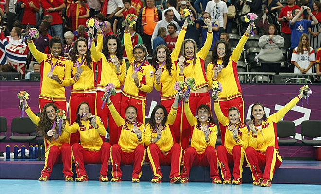 La seleccin espaola de balonmano femenino se colg el bronce tras vencer en el partido por el tercer y cuarto puesto a Corea del Sur. Las de Dueas hicieron un torneo soberbio.