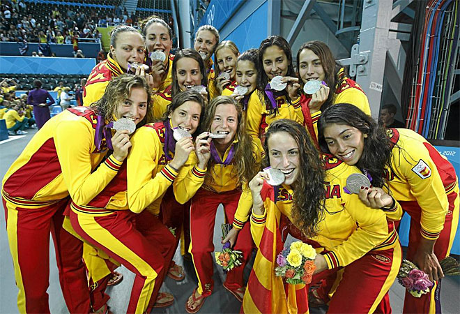 En su primera participacin en unos Juegos Olmpicos, la seleccin femenina de waterpolo logr la medalla de plata. Slo Estados Unidos pudo con ellas.