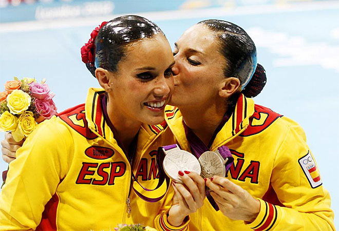 Andrea Fuentes y Ona Carbonell consiguieron una medalla de plata que supo de maravilla, porque remontaron al do chino. As de felices estaban.