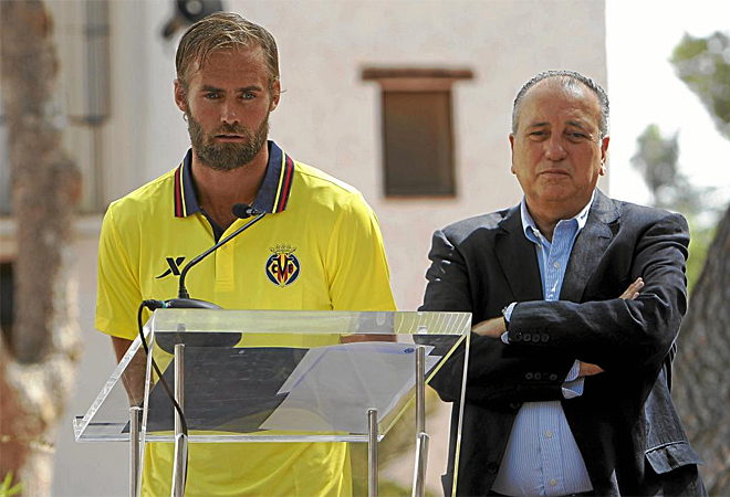 Olof Mellberg aportar su experiencia en la defensa del Villarreal.