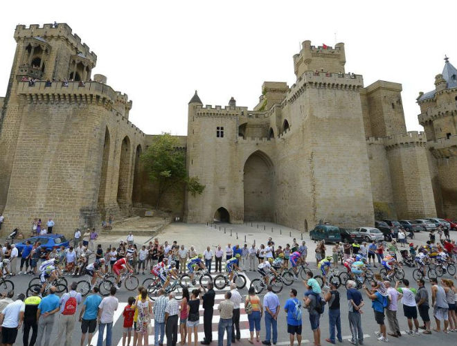 Los corredores pasaron por la localidad de Olite donde pudieron ver su famoso castillo.