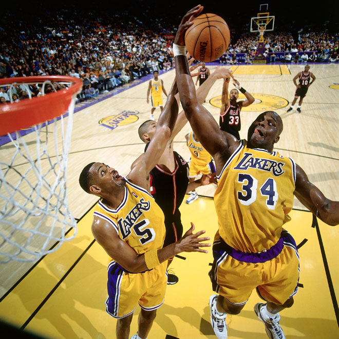La directiva de Los ngeles Lakers ha retirado el 34 de Shaquille O´Neal, que gan los anillos de 2000, 2001 y 2002 vestido de prpura y oro. Tras una emotiva ceremona el 34 de Shaq ya acompaa a Wilt Chamberlain (13), Elgin Baylor (22), Gail Goodrich (25), Magic Johnson (32), Abdul-Jabbar (33), James Worthy (42) y Jerry West (44) en el techo del Staples Center.
