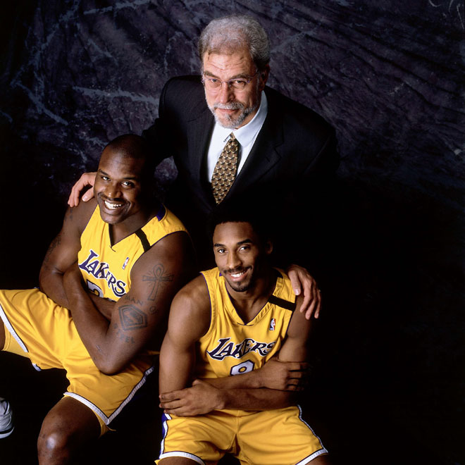 La directiva de Los ngeles Lakers ha retirado el 34 de Shaquille O´Neal, que gan los anillos de 2000, 2001 y 2002 vestido de prpura y oro. Tras una emotiva ceremona el 34 de Shaq ya acompaa a Wilt Chamberlain (13), Elgin Baylor (22), Gail Goodrich (25), Magic Johnson (32), Abdul-Jabbar (33), James Worthy (42) y Jerry West (44) en el techo del Staples Center.