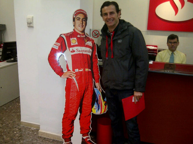 Y en 2013 vuelve a compatir equipo con Fernando Alonso al firmar como piloto de pruebas de Ferrari. El 31 de diciembre colg esta foto en su cuenta de Twitter en un claro guio a su futuro ms cercano.