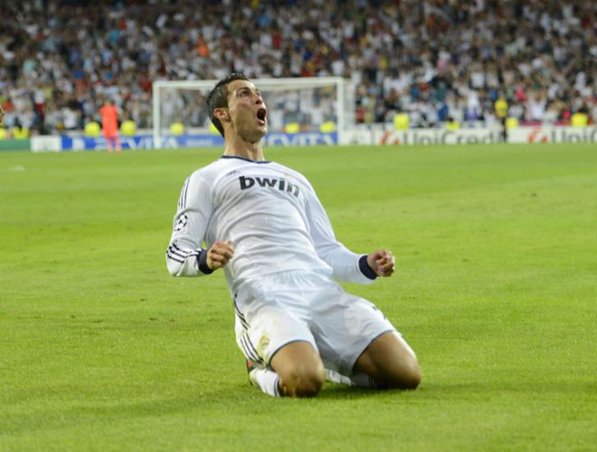 Cristiano Ronaldo celebra el tercer tanto del Real Madrid, que a la postre fue el gol de la victoria y que desat la locura entre los madridistas.