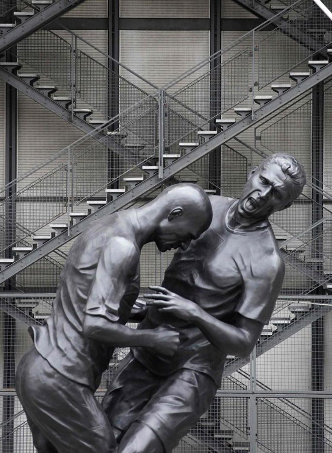 La obra de arte que inmortaliza el cabezazo que le dio Zidane a Materazzi en la final de la Copa del Mundo de 2006 se expone en el Museo de Arte Moderno de Pompidou.
