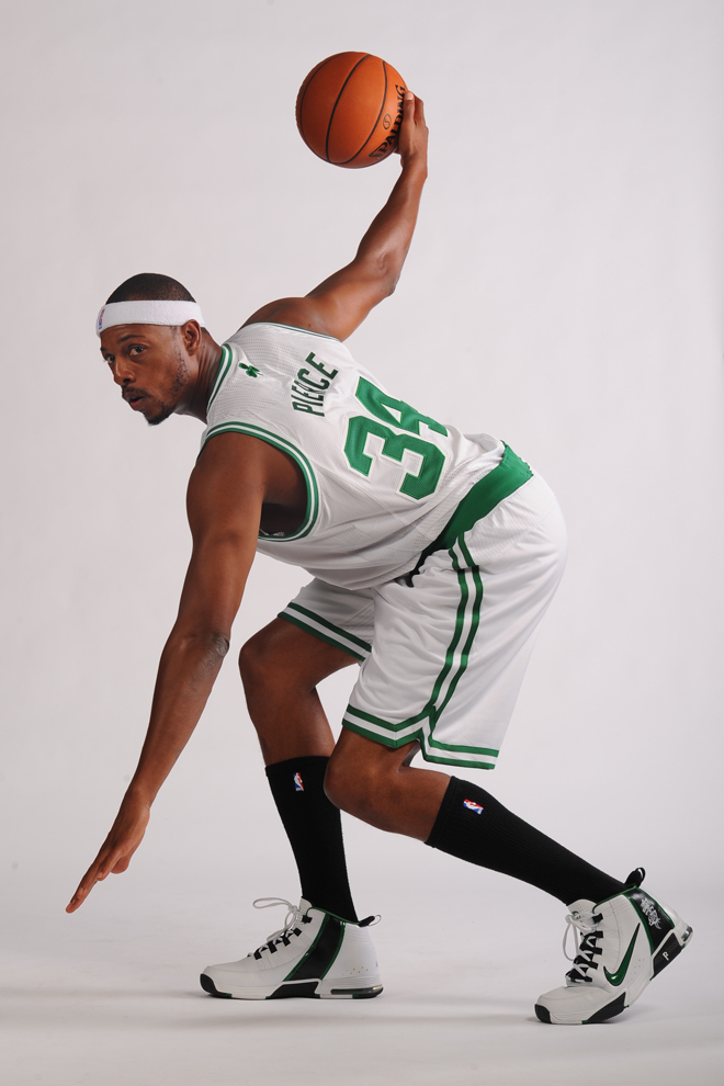 Paul Pierce volver a ser el estandarte de estos nuevos Celtics. El clsico por antonomasia. El alero ser de nuevo la primera opcin en ataque y aunque ha cedido protagonismo en favor de Rondo, su poder de resolucin siempre responde cuando se le necesita.