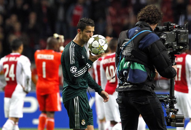 Cristiano Ronaldo, tres das despus, de meterle tres al Dpor le enchuf otros tres al Ajax. La estantera se le va a quedar pequea.