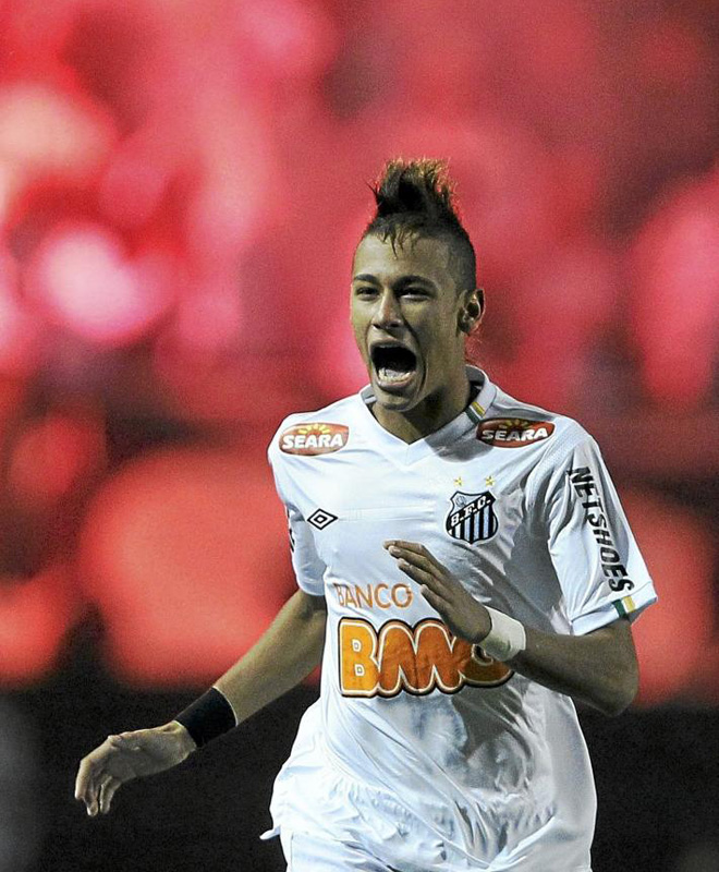 El jugador del Santos es conocido tanto por su juego como por su llamativa cresta.