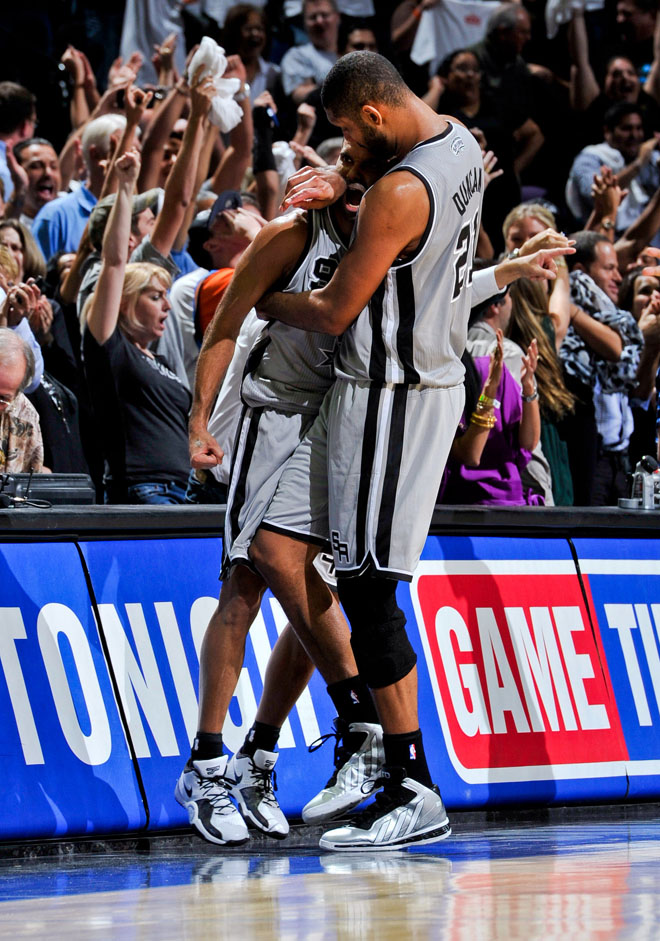 Los aos no pasan por Tim Duncan y Tony Parker. La pareja de los Spurs sigue siendo tan decisiva como el primer da y ante los Thunder volvieron a demostrarlo con un partido magistral.