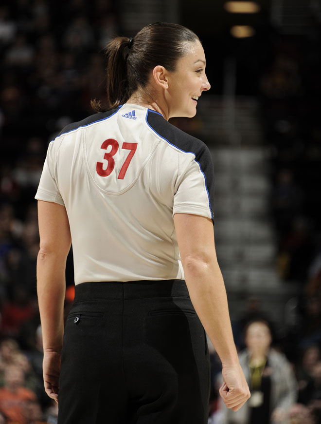Lauren Holtkamp fue uno de los tres rbitros que dirigi el partido entre Cavaliers y Bulls.