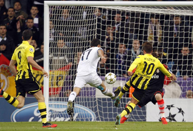 El Dortmund se la lo al Madrid justo antes del descanso. Los blancos defendieron horrible un patadn de Weidenfeller y la pelota acab en las redes con toque final del defensa madridista.
