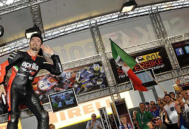 Biaggi cerr su trayectoria deportiva con su segundo Mundial de Superbikes.