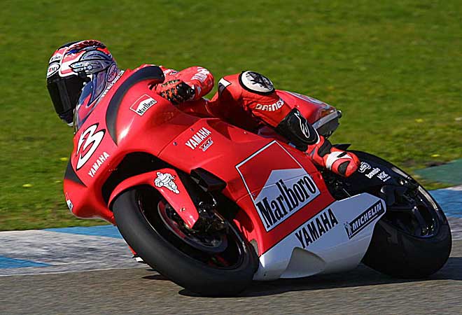 Tras varias temporadas en MotoGP, Biaggi cogi el dorsal 3, el nmero que ms a llevado en su carenado.