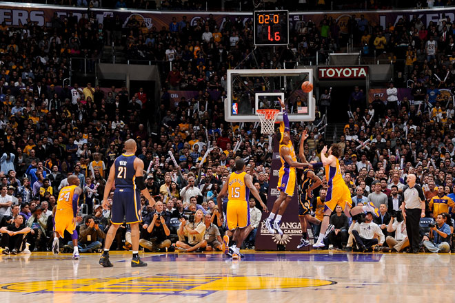 La canasta ganadora de George Hill ante Dwight Howard y Pau Gasol que decidi el triunfo de los Pacers ante los Lakers.