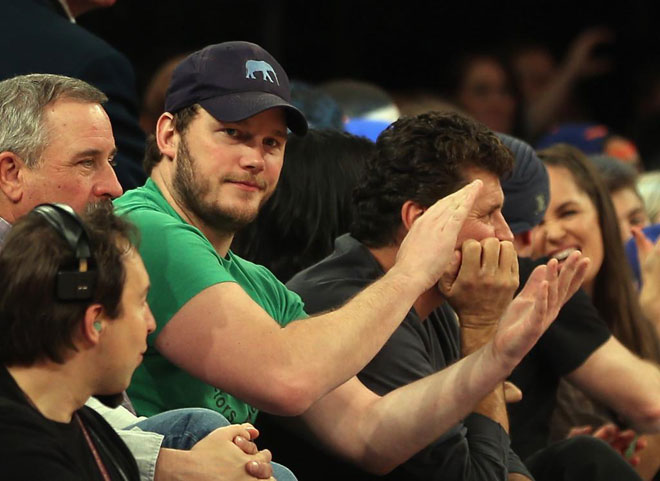 El actor Chris Pratt disfrut a pie de pista del partido que enfrent en el Madison a Knicks y Wizards.