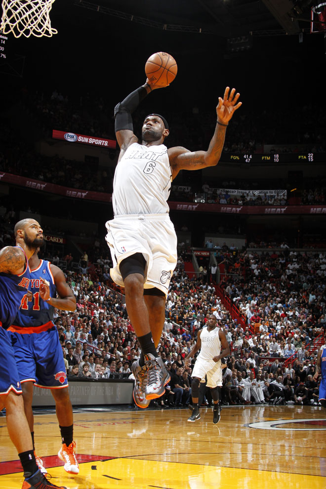 LeBron James protagoniz el Mate de la Jornada NBA la noche en que sus Heat volvieron a perder contra los Knicks.