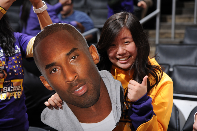 El Staples se prepar para celebrar por todo lo alto los 30.000 puntos de Kobe. Camisetas, caretas... todo estaba listo, aunque al final la celebracin no pudo ser completa tras la derrota de los Lakers.