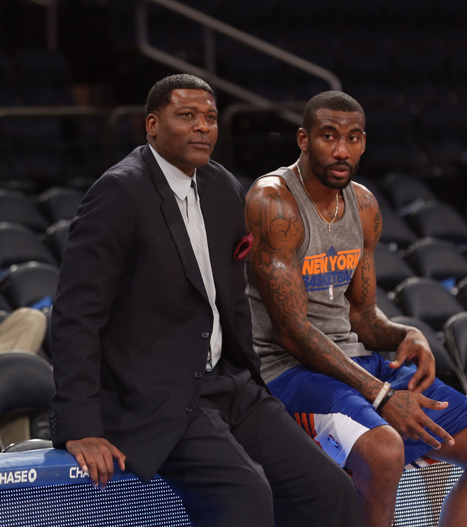 Amar'e Stoudemire ultima su puesta a punto para su regreso a la cancha, mientras escucha los consejos de toda una institucin en los Knicks como es Larry 'Grandma' Johnson.