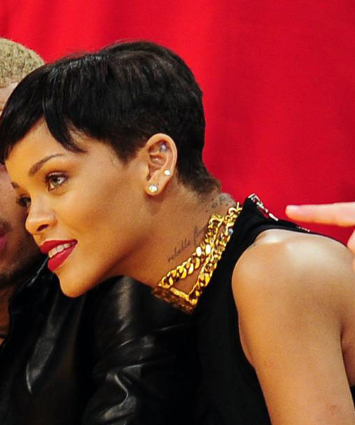 Duelo de divas en el Staples. Rihanna acudi al Lakers-Knicks y horas despus era Kim Kardashian quien centraba la atencin en la fila VIP del Clippers-Nuggets. Rihanna estuvo acompaada por su ex pareja Chris Brown. Han vuelto?
