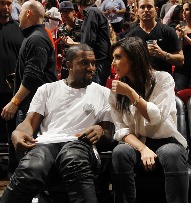 Duelo de divas en el Staples. Rihanna acudi al Lakers-Knicks y horas despus era Kim Kardashian quien centraba la atencin en la fila VIP del Clippers-Nuggets. La polifactica Kim ya anim a los Heat
