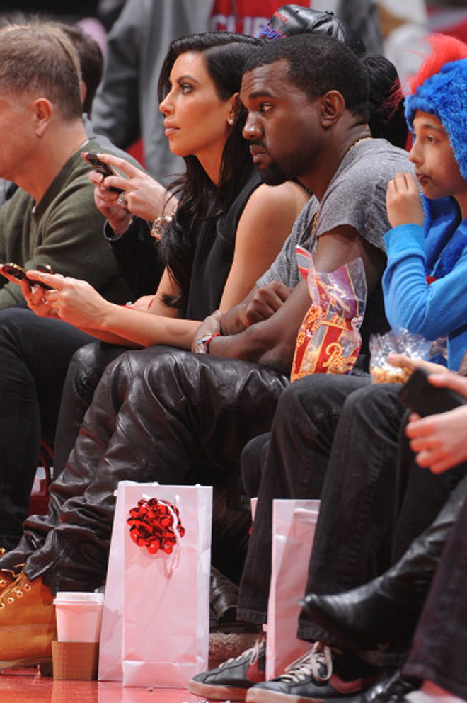 Duelo de divas en el Staples. Rihanna acudi al Lakers-Knicks y horas despus era Kim Kardashian quien centraba la atencin en la fila VIP del Clippers-Nuggets. la polifactica Kardashian apoy a su cuado Lamar Odom como ya hiciera cuando jugaba en los Lakers