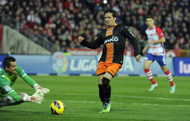 Victoria del Valencia en Los Crmenes despus de remontar un gol inicial de Granada.