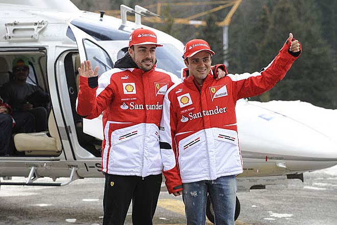 El tradicional 'Wrooom' en Madonna Di Campiglio donde se renen los pilotos de Ferrari y Ducati abre esta semana la temporada 2013. En la imagen, Fernando Alonso y Felipe Massa a su llegada.