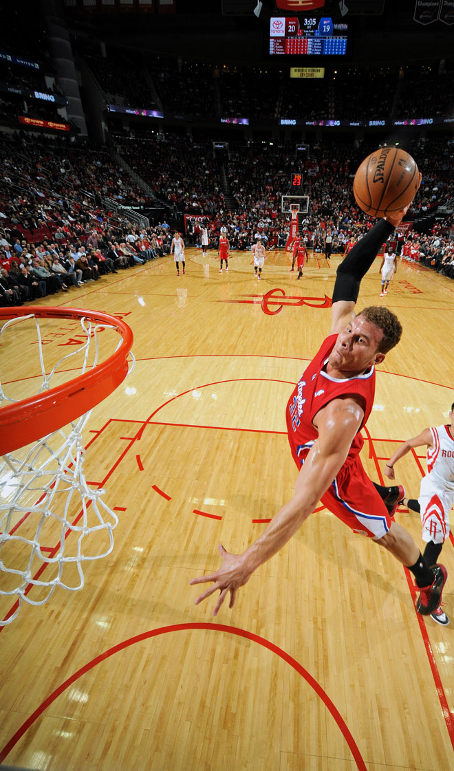 Blake Griffin protagonizando uno de sus espectaculares vuelos durante el partido que los Clippers ganaron a los Rockets.