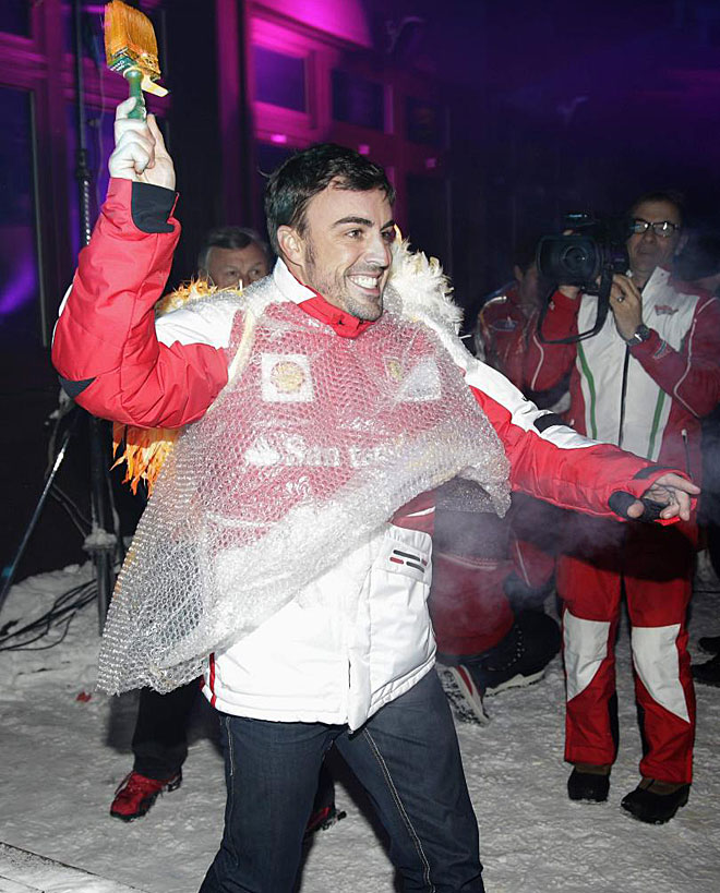 Fernando Alonso sac su lado ms bromista tras la cena que tuvo lugar este jueves en Madonna di Campiglio.