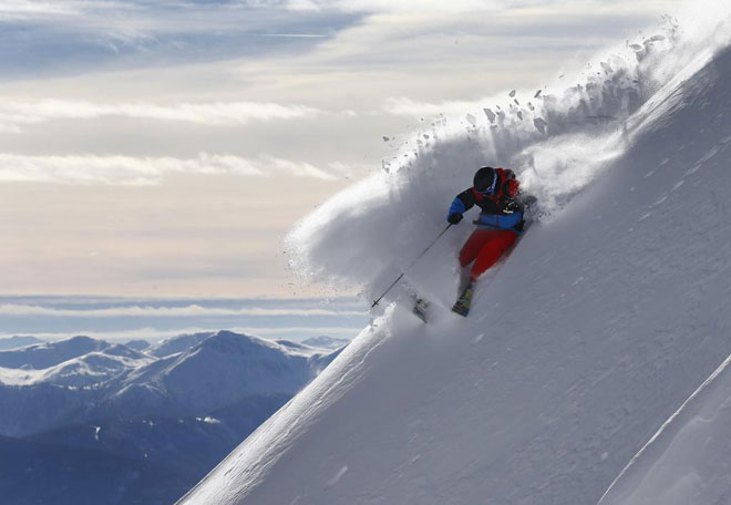El esquiador sueco disfruta en las montaas de Seegrube (Innsbruck). 19-1-13
