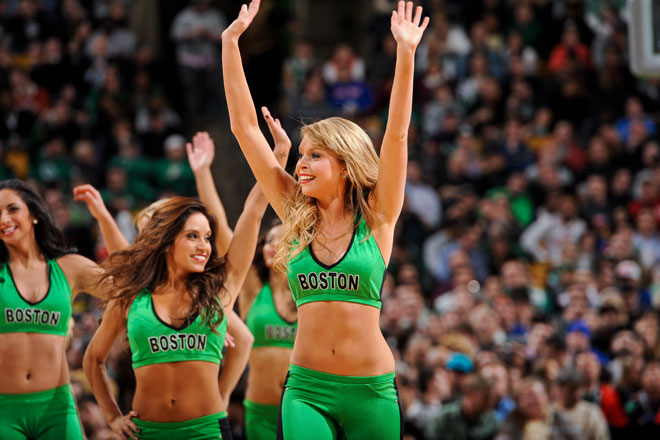 Las cheerleaders de los Celtics durante el partido que perdieron en Boston contra los Knicks.