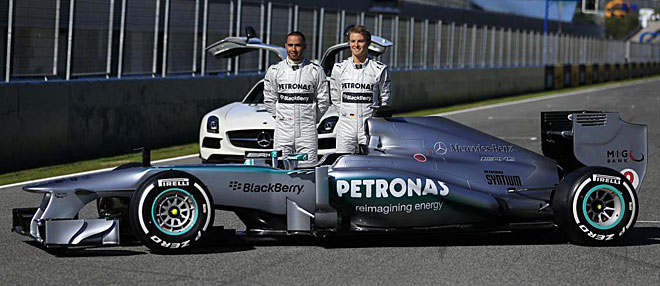 La escudería Mercedes presentó su monoplaza para la temporada 2013, el W04, en el circuito de Jerez.