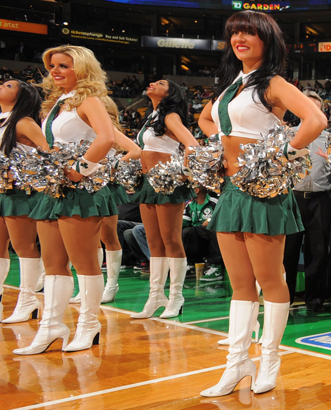 Las cheerleaders de los Celtics ayudaron a Boston a superar a los Lakers