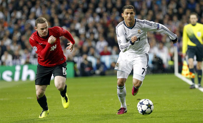 Cristiano Ronaldo y Rooney, en plena carrera.