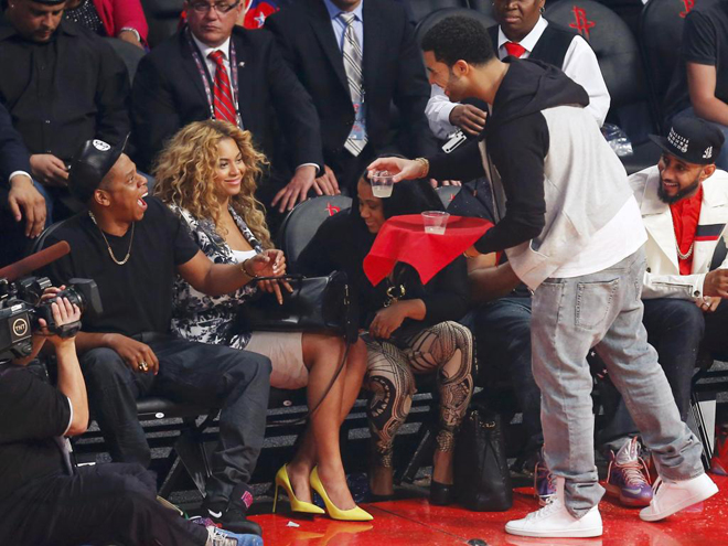 La cantante y actriz Beyonce fue una de las grandes protagonistas fuera de la pista durante el All Star Game de la NBA.
